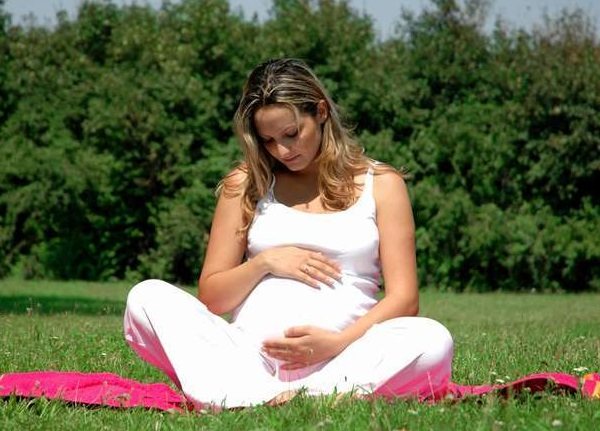 Беременная девушка