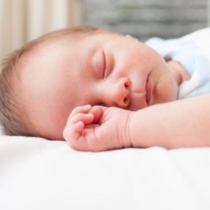 Малыш уснул после массажа Режим дня грудничка в 2 месяца