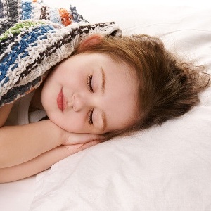 У ребенка в 4 года потеет голова во сне