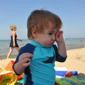 Ребенок постоянно трет глаза и нос