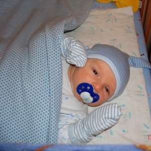 В чем укладывать спать грудничка летом