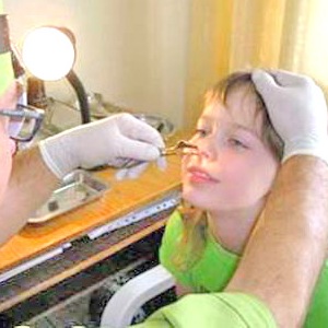 Осмотр специалистом состояния аденоидов