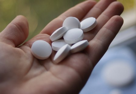 круглые белые таблетки