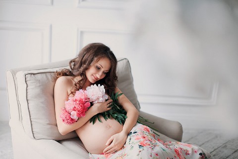 образ беременной для съемки цветы на фотосессии
