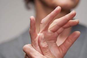 больно сгибать пальцы  болят фаланги пальцев