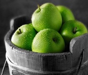зеленые яблоки